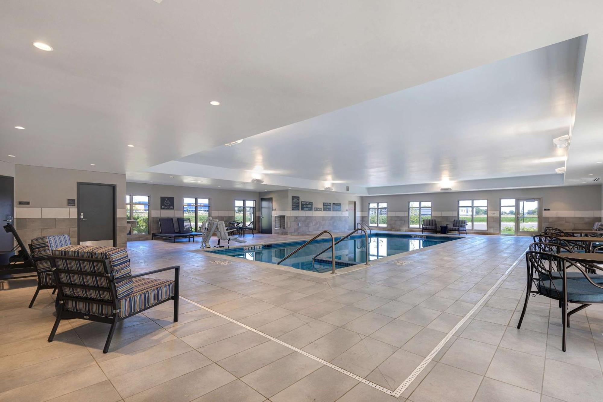 Homewood Suites By Hilton Oak Creek Milwaukee Exterior foto